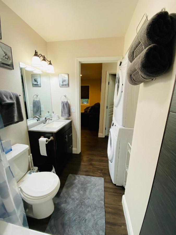 Beautiful 2 Bedroom 1 Bath Apartment With Private Garage Anchorage Eksteriør bilde