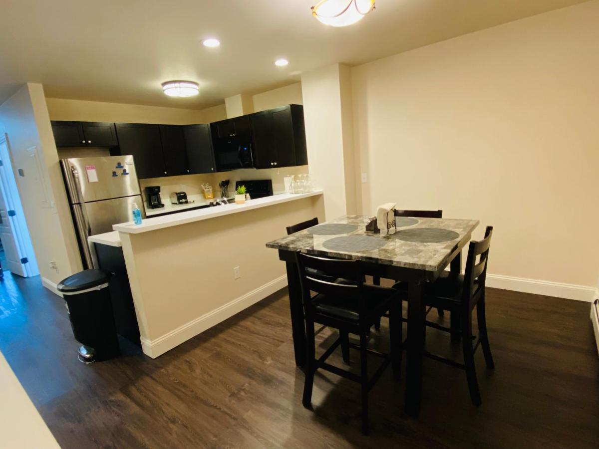 Beautiful 2 Bedroom 1 Bath Apartment With Private Garage Anchorage Eksteriør bilde