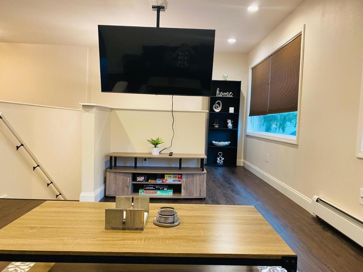 Beautiful 2 Bedroom 1 Bath Apartment With Private Garage Anchorage Eksteriør bilde