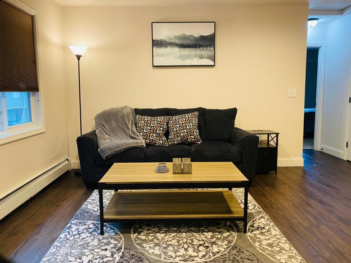 Beautiful 2 Bedroom 1 Bath Apartment With Private Garage Anchorage Eksteriør bilde