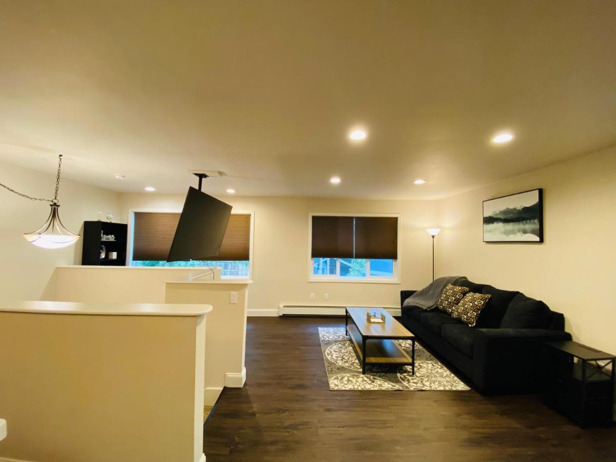 Beautiful 2 Bedroom 1 Bath Apartment With Private Garage Anchorage Eksteriør bilde