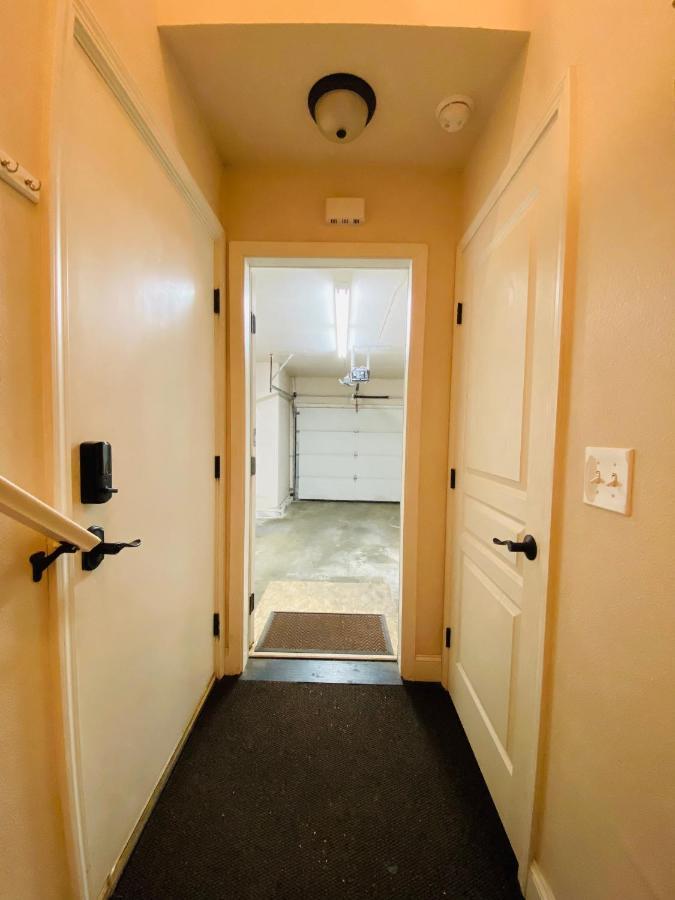 Beautiful 2 Bedroom 1 Bath Apartment With Private Garage Anchorage Eksteriør bilde