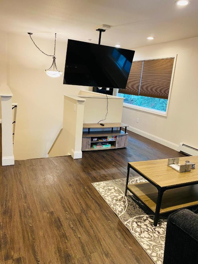 Beautiful 2 Bedroom 1 Bath Apartment With Private Garage Anchorage Eksteriør bilde